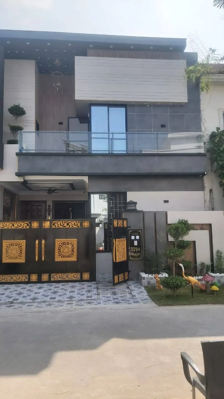 Elegant House Design by GMK Builders